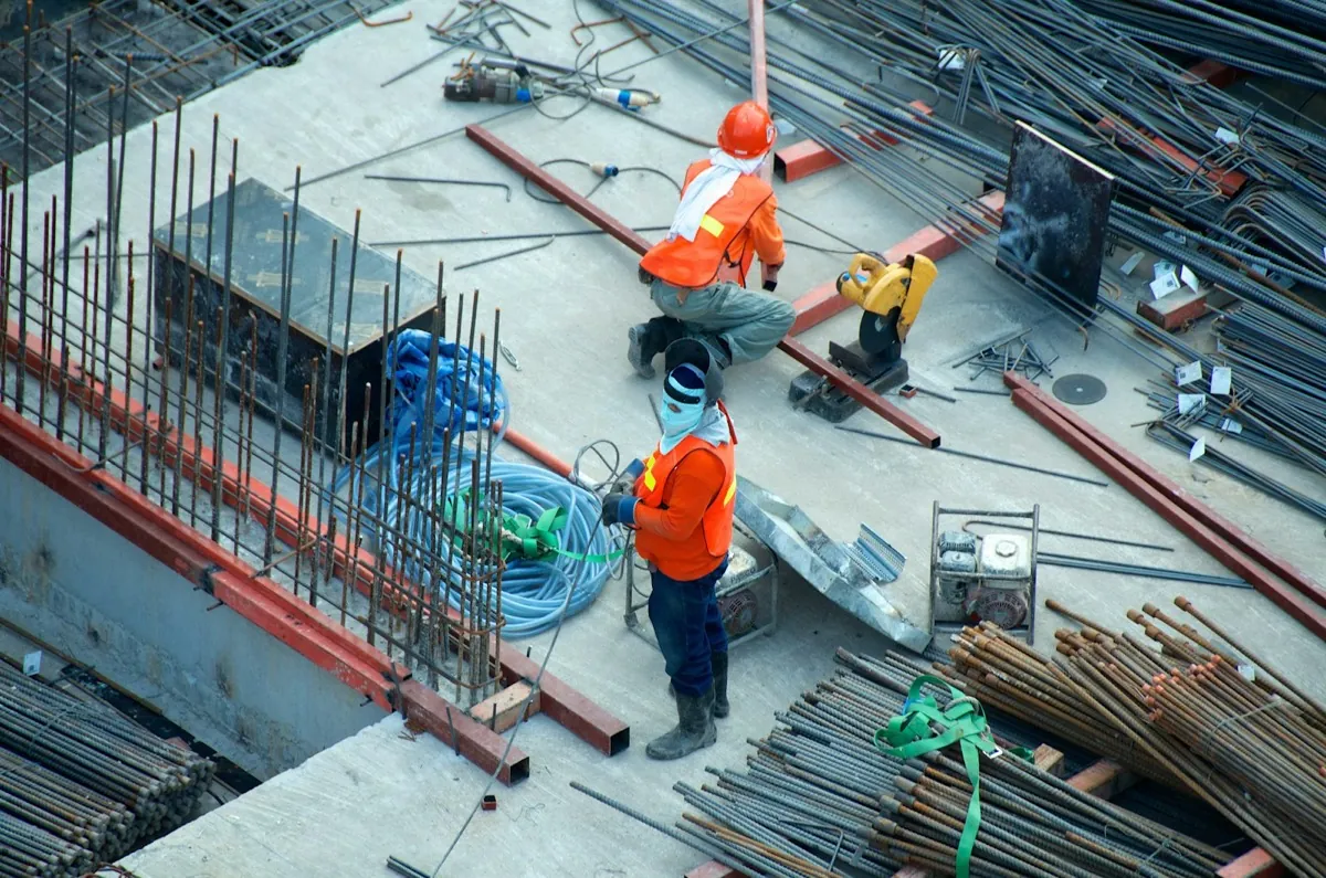 Crew in hi-vis working on a live construction deck